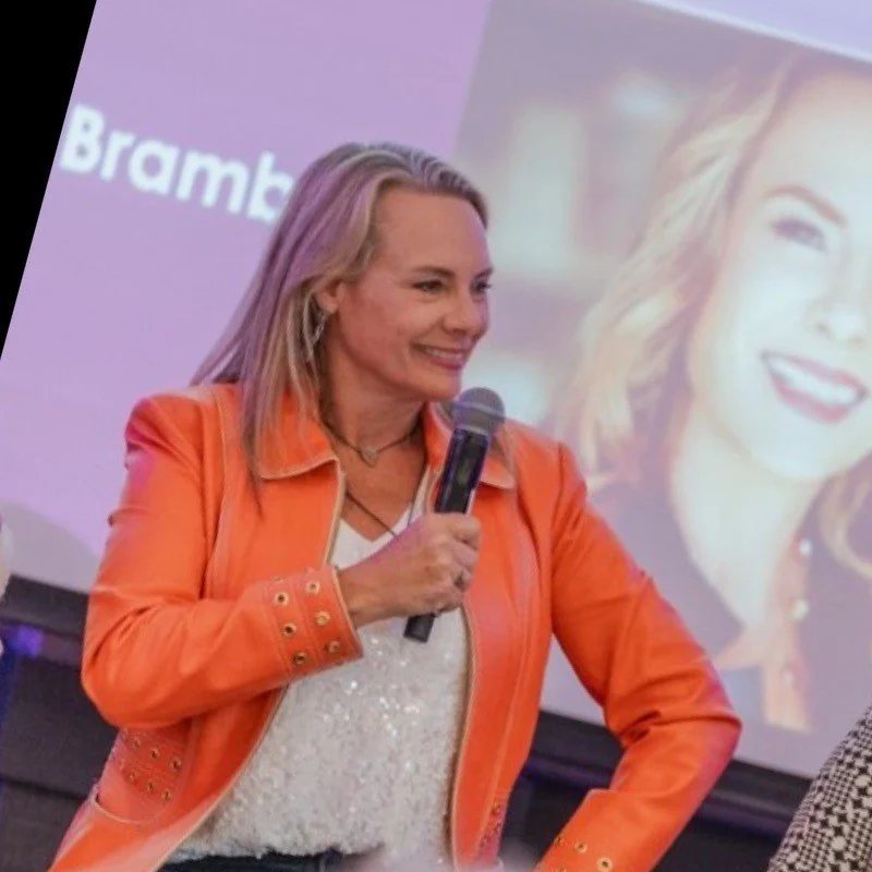 Viveka von Rosen speaking on stage with microphone